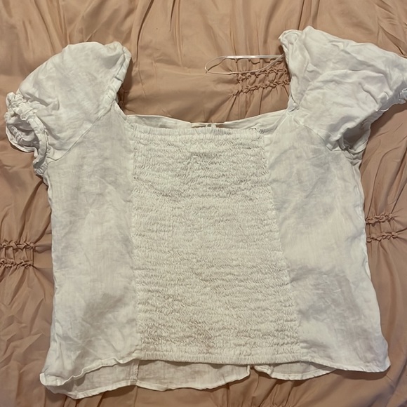 Large Shirt From H and M. White color shortsleeved With Puffed/Regian sleeves - Picture 2 of 6
